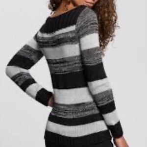 Ultra Flirt Women Black Gray White Stripe Knit Long‎ Sleeve Sweater Size M Indie